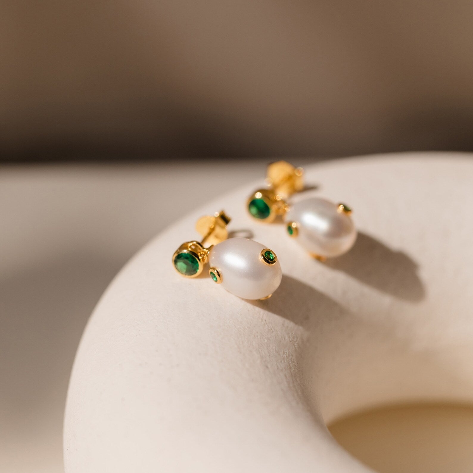 Vintage Glamour: Emerald Pearl Drop Earrings